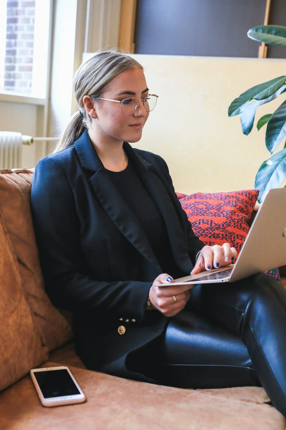 A peer supporter listening during a conversation